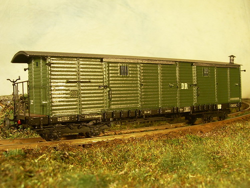 Vierachsiger Gepck- und Zugfhrerwagen 974-401